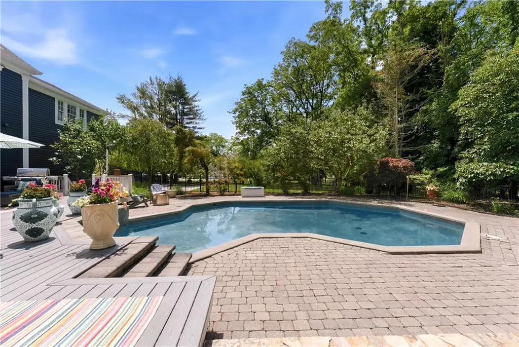 198 Poppasquash Road Bristol RI 02809