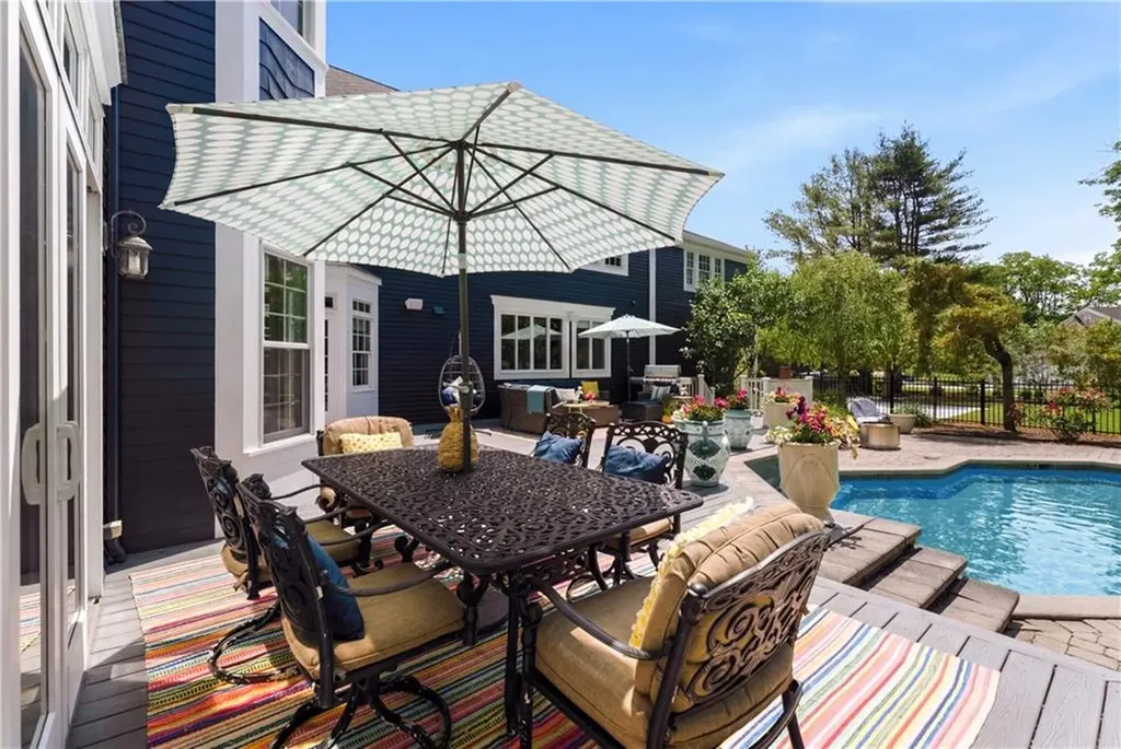 198 Poppasquash Road Bristol RI 02809