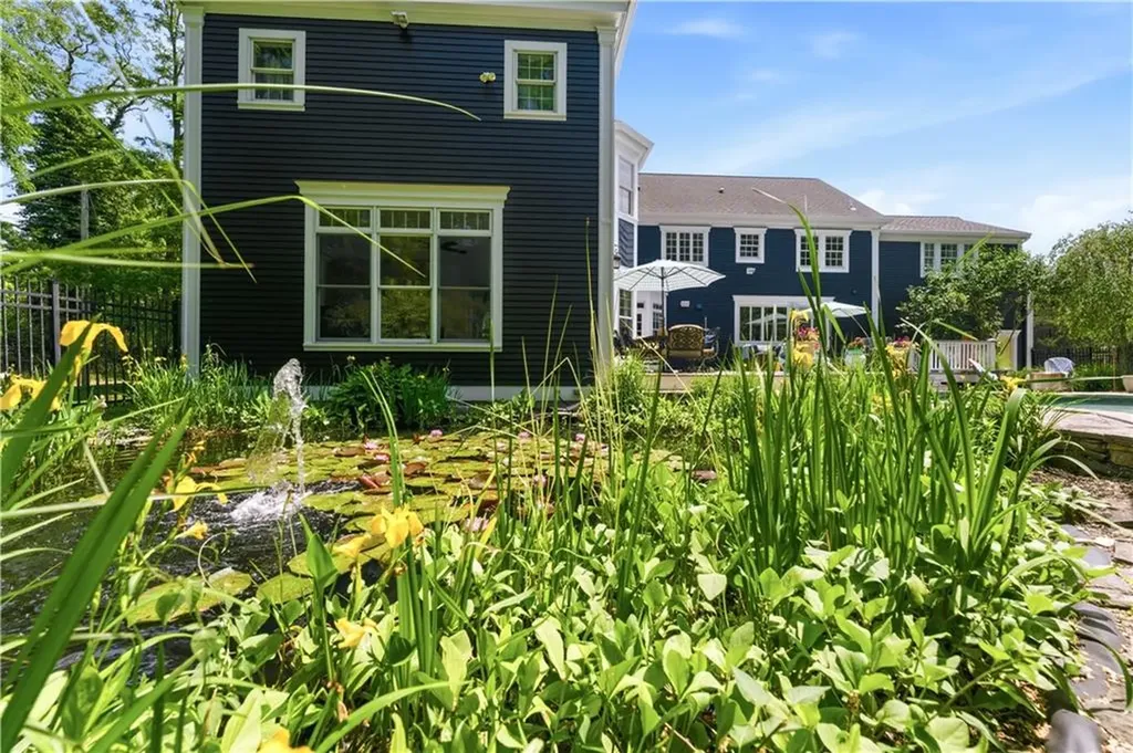 198 Poppasquash Road Bristol RI 02809