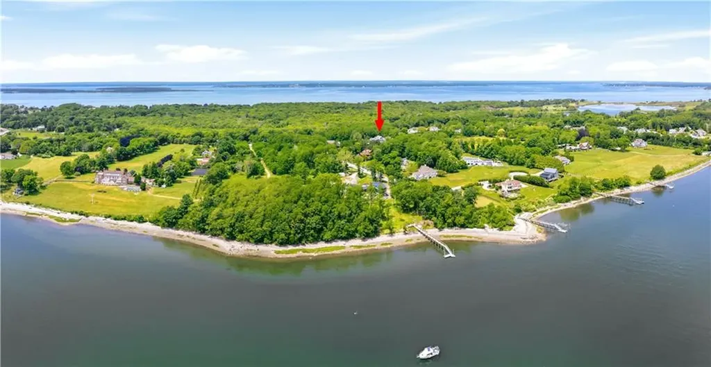 198 Poppasquash Road Bristol RI 02809