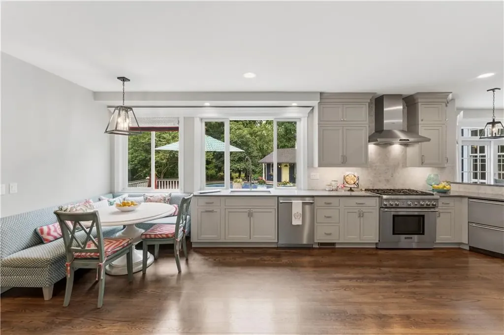 198 Poppasquash Road Bristol RI 02809