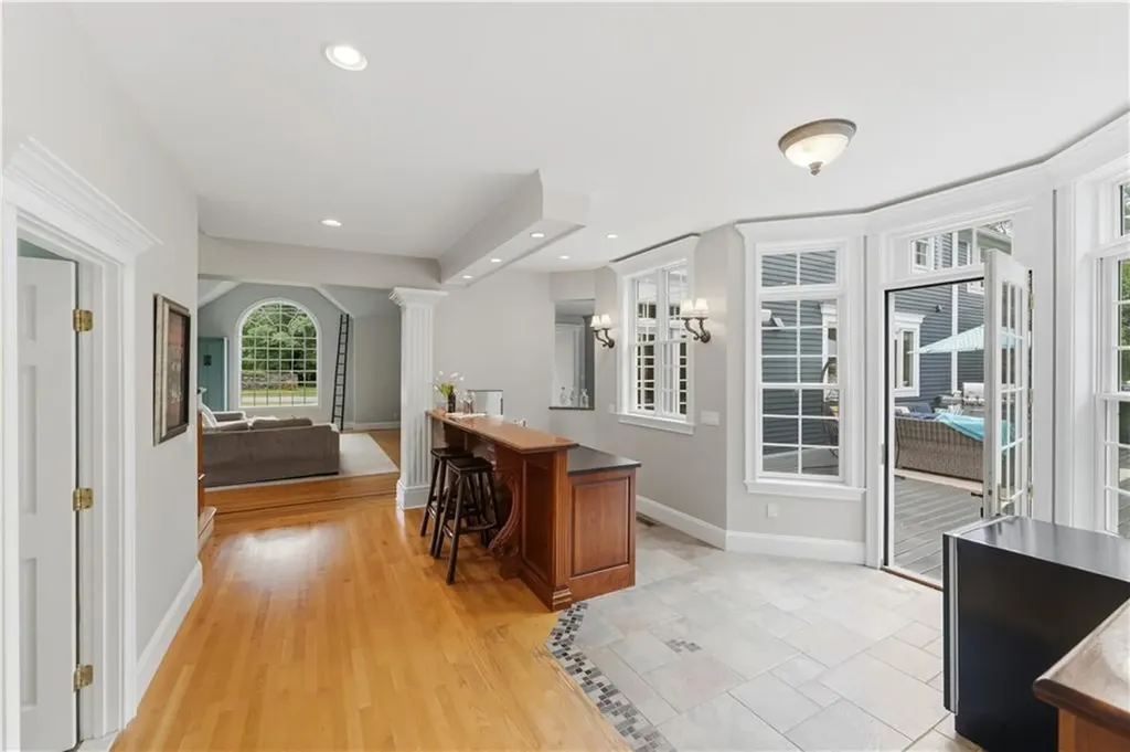 198 Poppasquash Road Bristol RI 02809