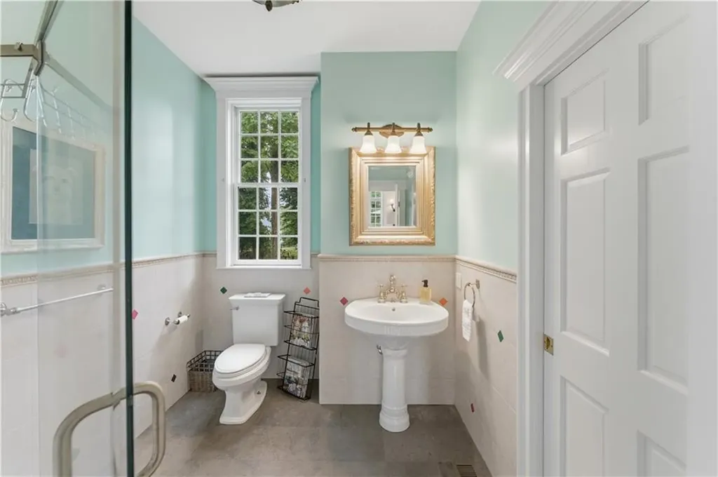 198 Poppasquash Road Bristol RI 02809