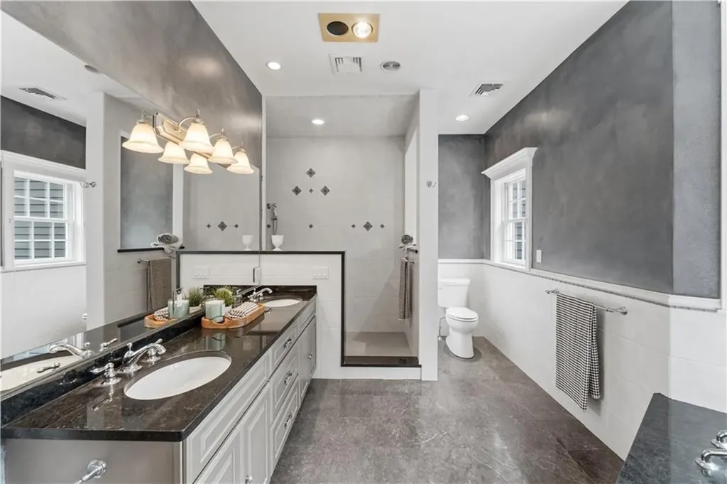 198 Poppasquash Road Bristol RI 02809