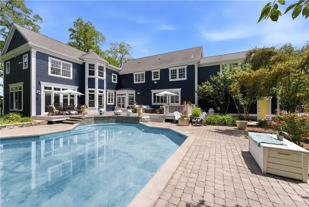 198 Poppasquash Road Bristol RI 02809
