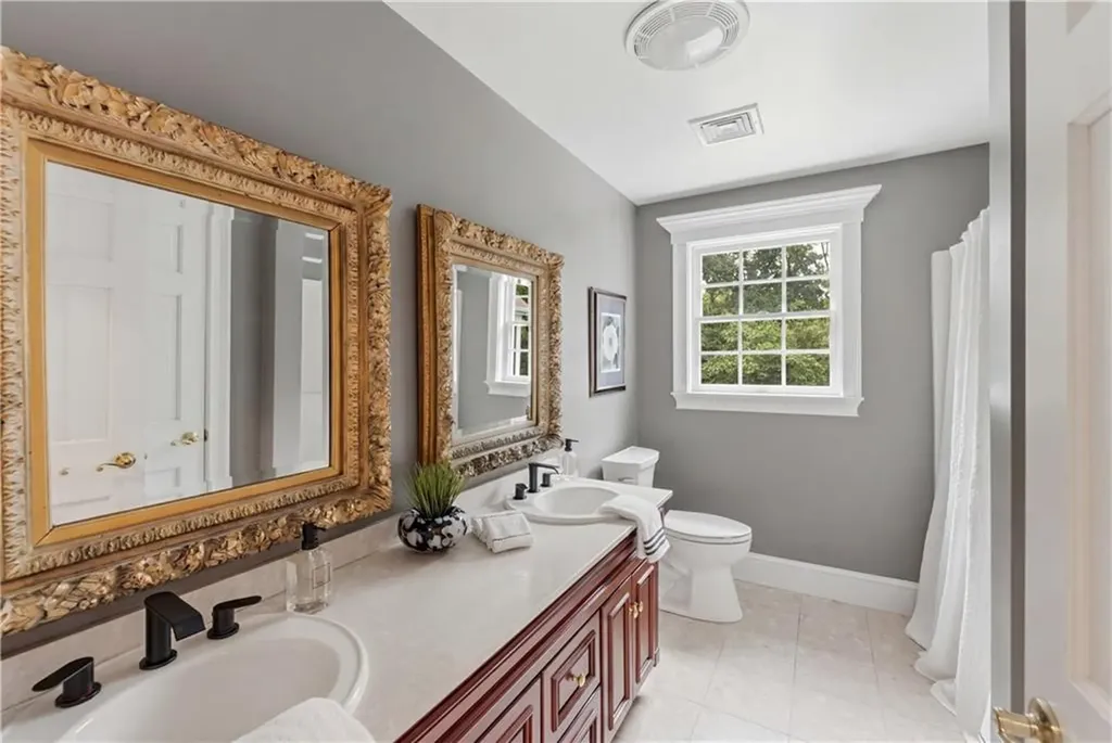 198 Poppasquash Road Bristol RI 02809