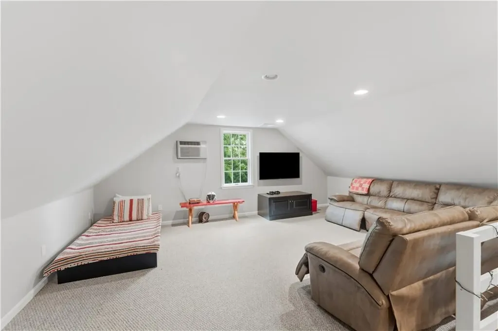 198 Poppasquash Road Bristol RI 02809