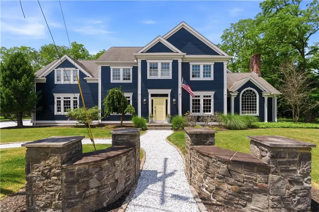 198 Poppasquash Road Bristol RI 02809