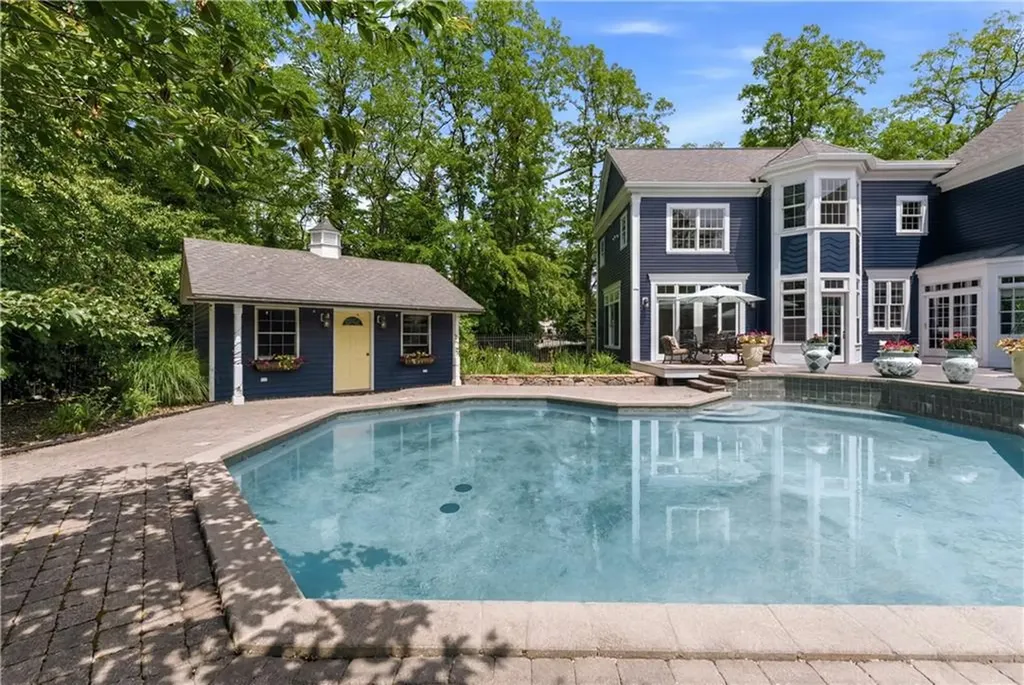 198 Poppasquash Road Bristol RI 02809
