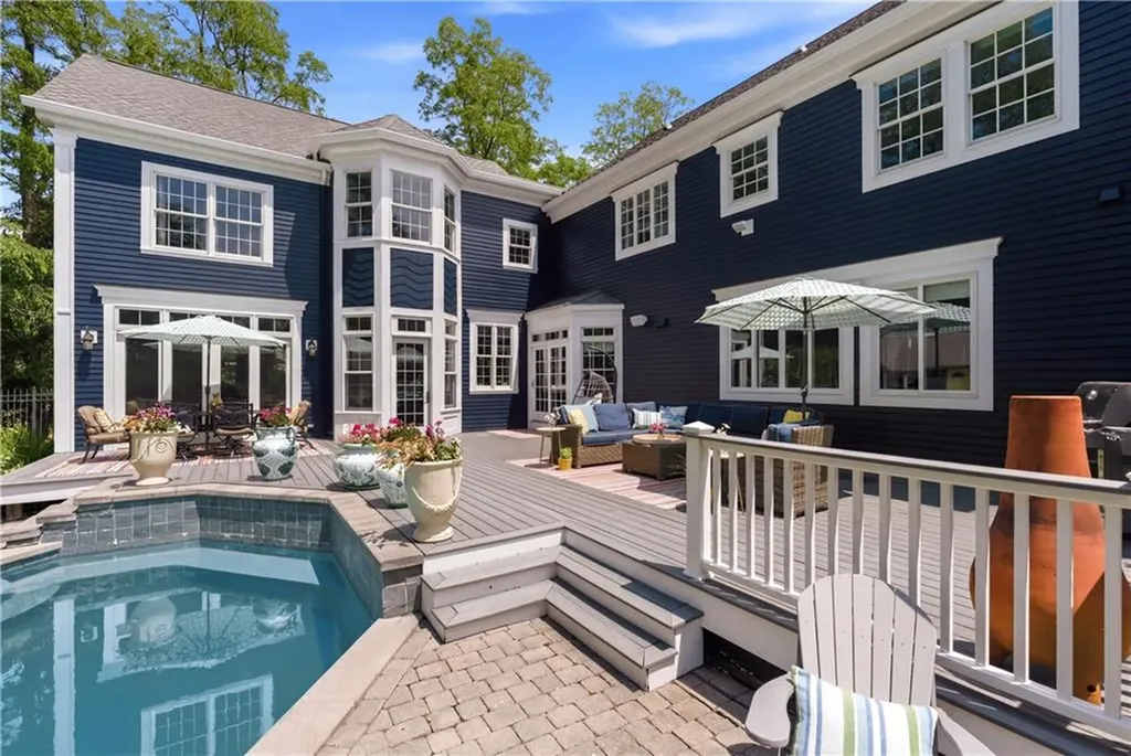 198 Poppasquash Road Bristol RI 02809