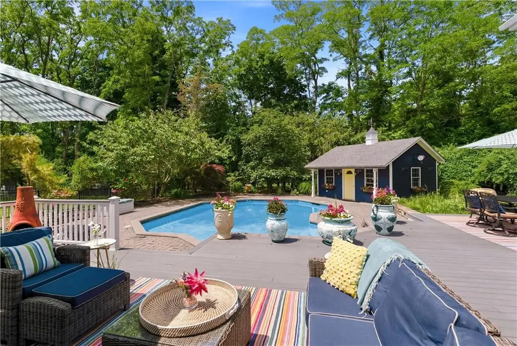 198 Poppasquash Road Bristol RI 02809