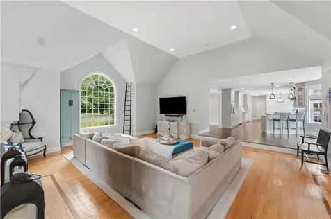 198 Poppasquash Road Bristol RI 02809