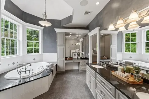 198 Poppasquash Road Bristol RI 02809