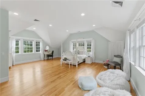 198 Poppasquash Road Bristol RI 02809