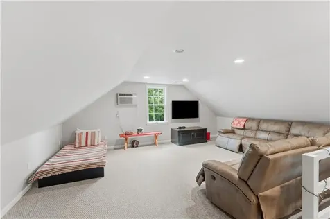 198 Poppasquash Road Bristol RI 02809