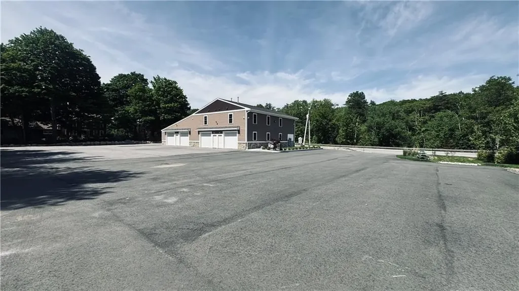 660 Putnam Pike Glocester RI 02814
