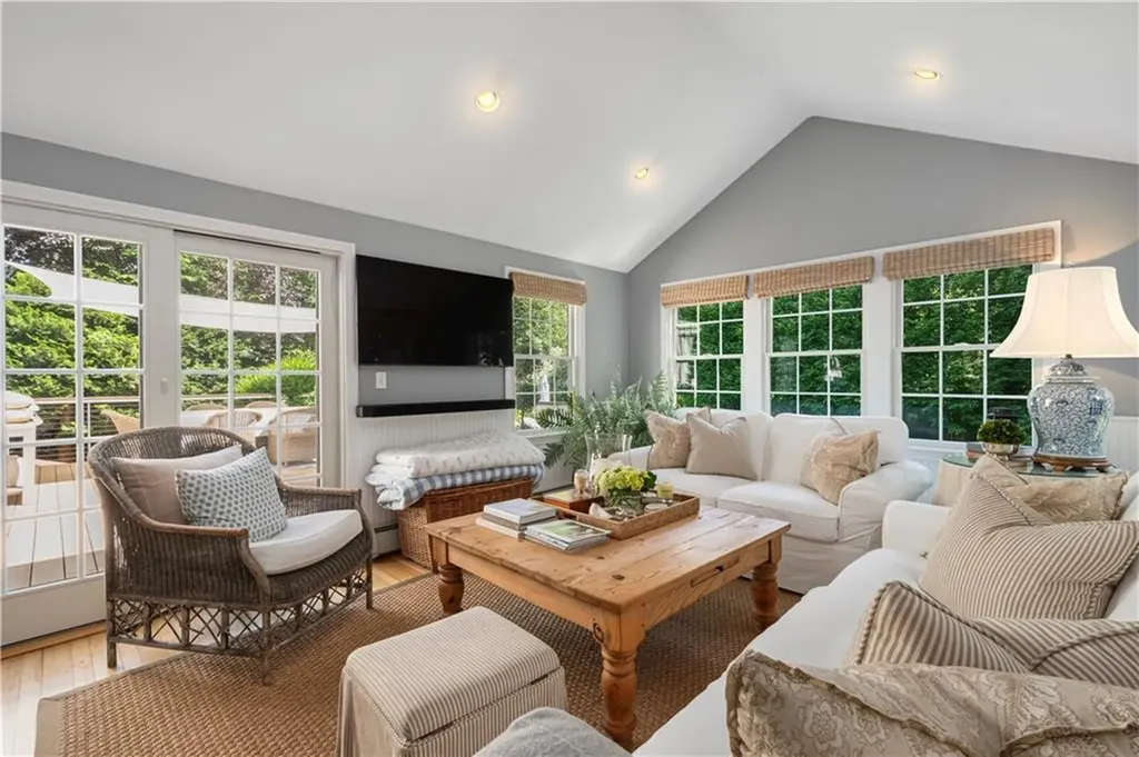 3 Oak Manor Drive Barrington RI 02806