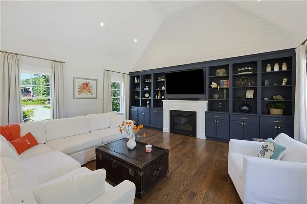 61 Martin Avenue Barrington RI 02806