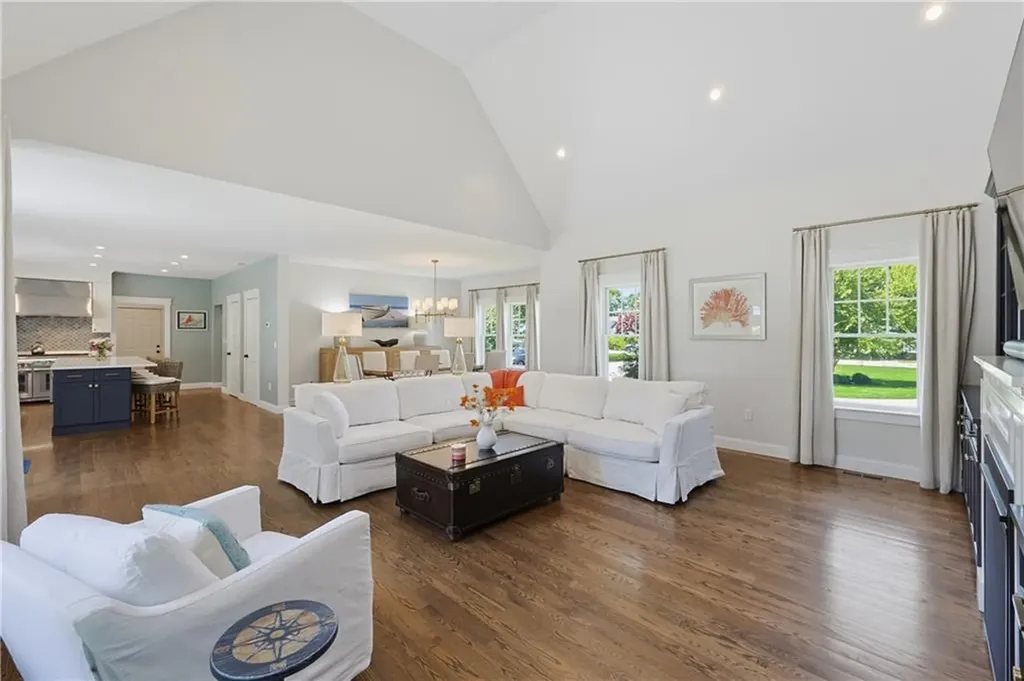 61 Martin Avenue Barrington RI 02806