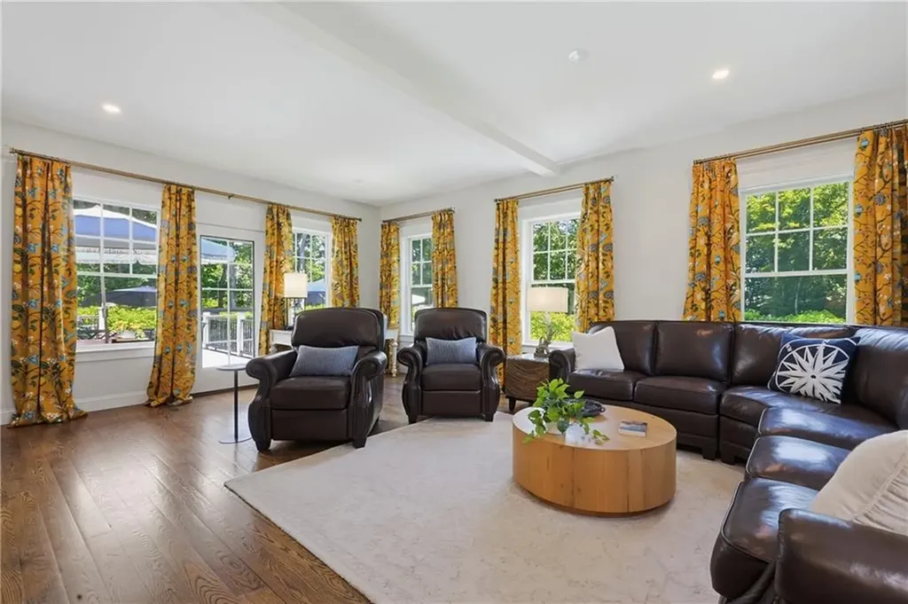 61 Martin Avenue Barrington RI 02806