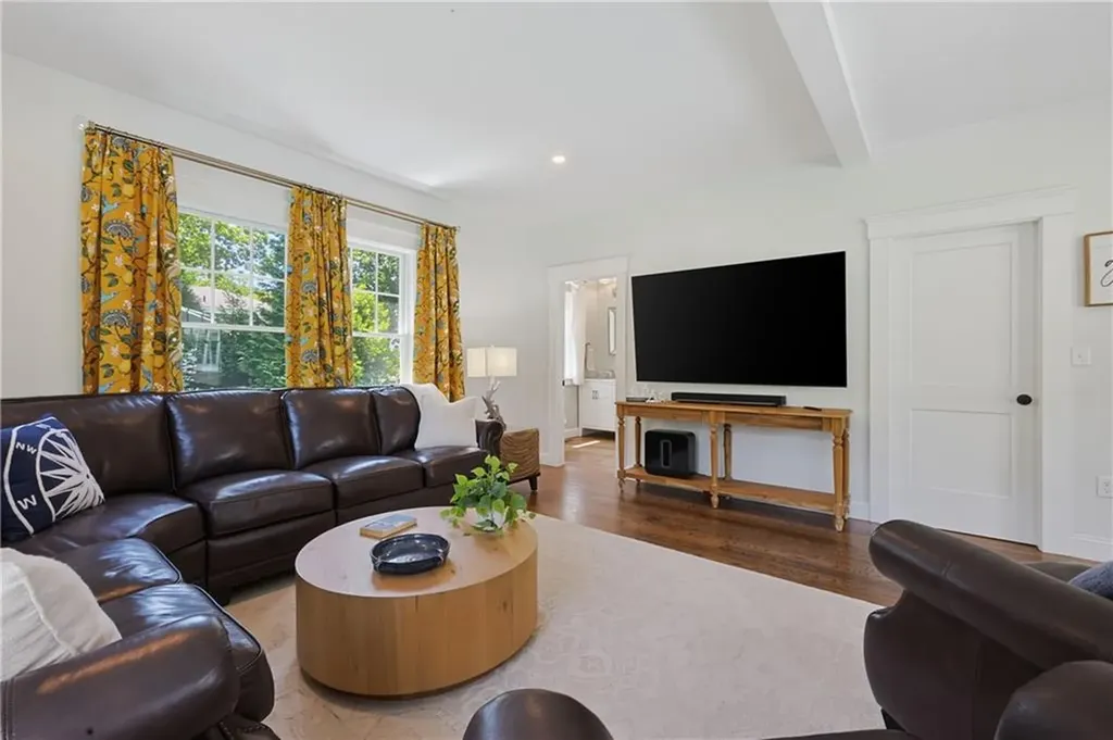 61 Martin Avenue Barrington RI 02806