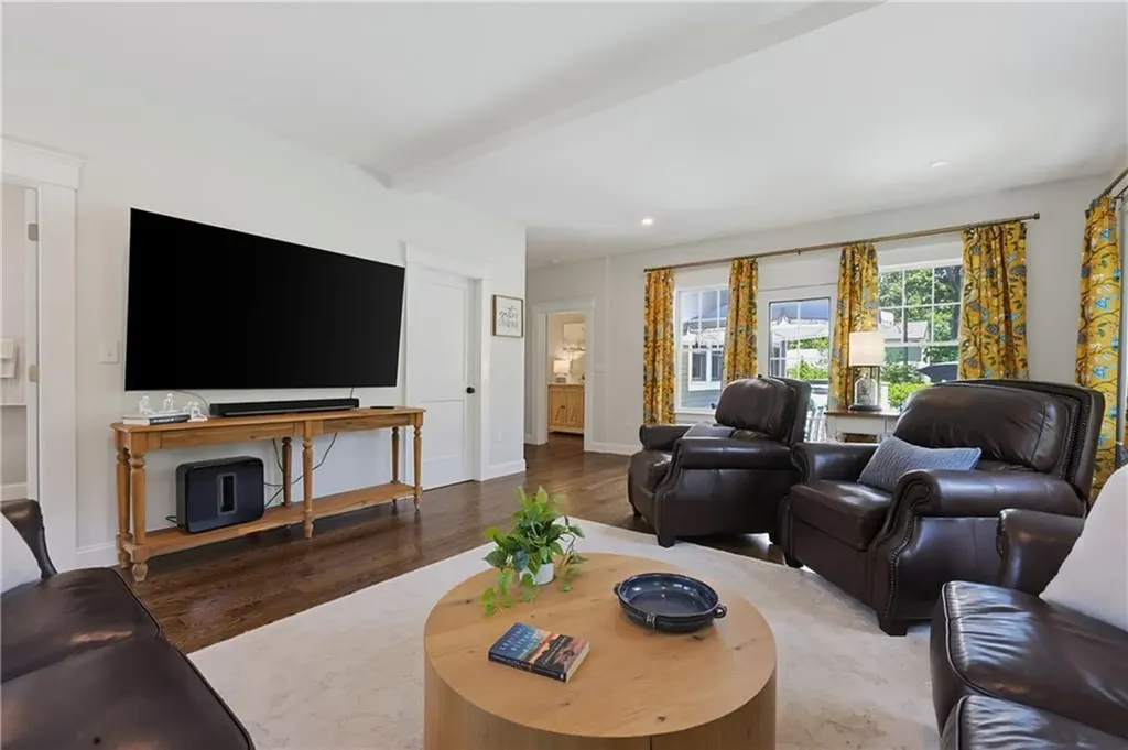 61 Martin Avenue Barrington RI 02806