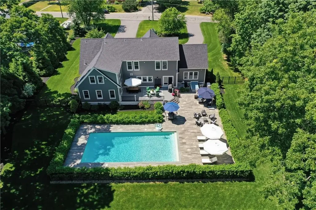 61 Martin Avenue Barrington RI 02806