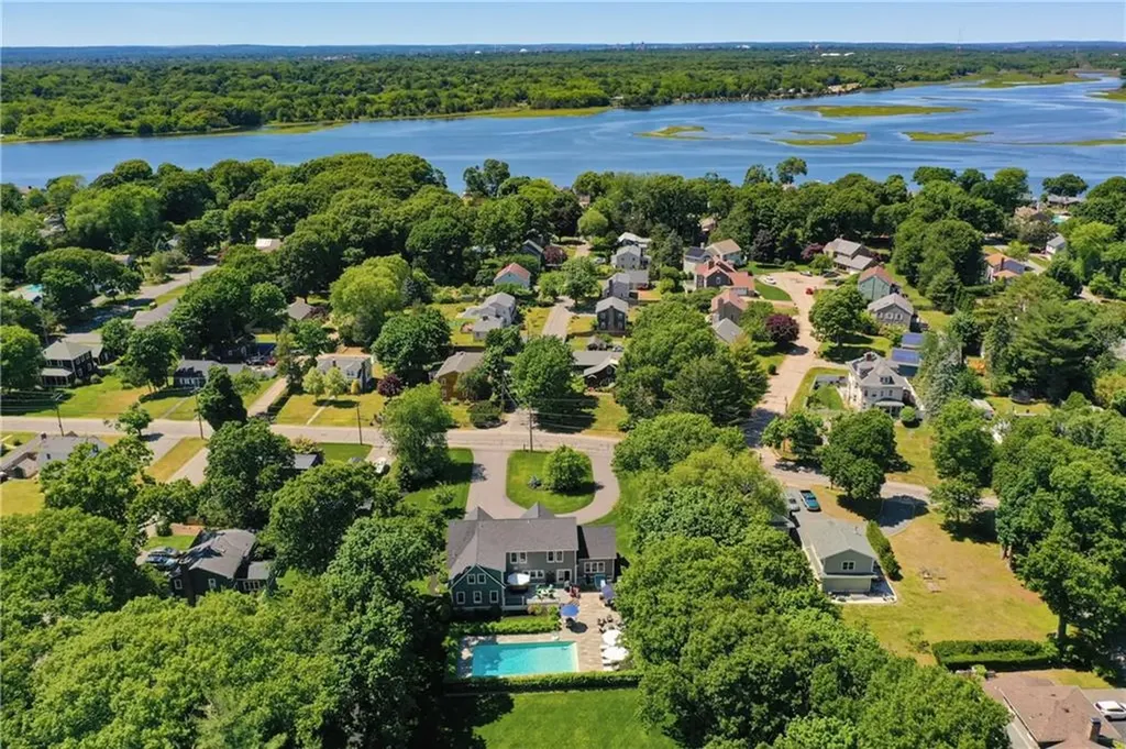 61 Martin Avenue Barrington RI 02806