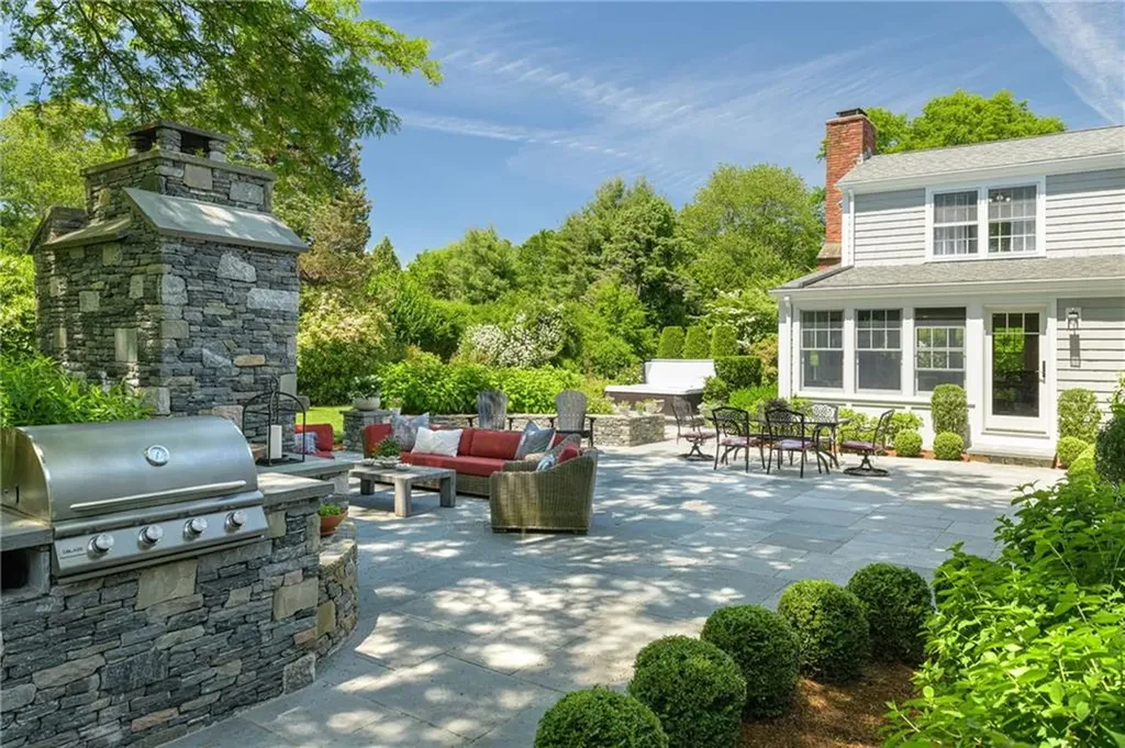 9 Stone Tower Lane Barrington RI 02806
