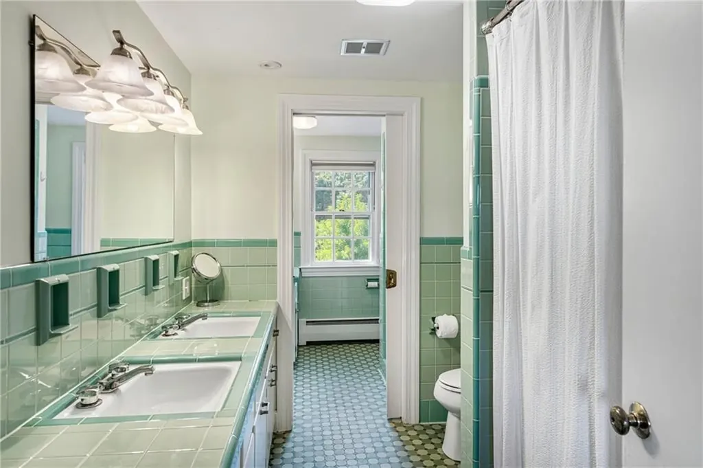 9 Stone Tower Lane Barrington RI 02806