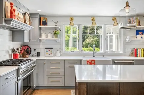 9 Stone Tower Lane Barrington RI 02806