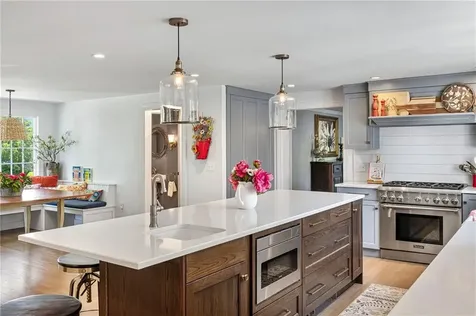 9 Stone Tower Lane Barrington RI 02806