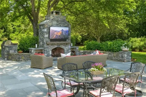 9 Stone Tower Lane Barrington RI 02806