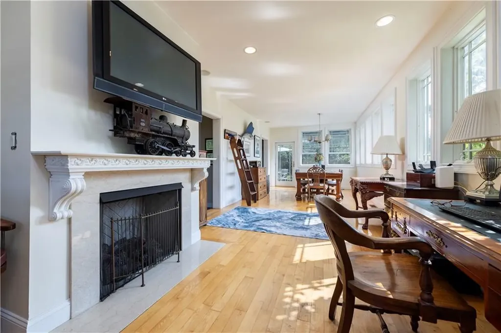 365 Boston Neck Road Narragansett RI 02882