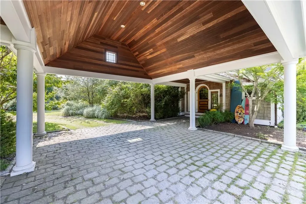 365 Boston Neck Road Narragansett RI 02882