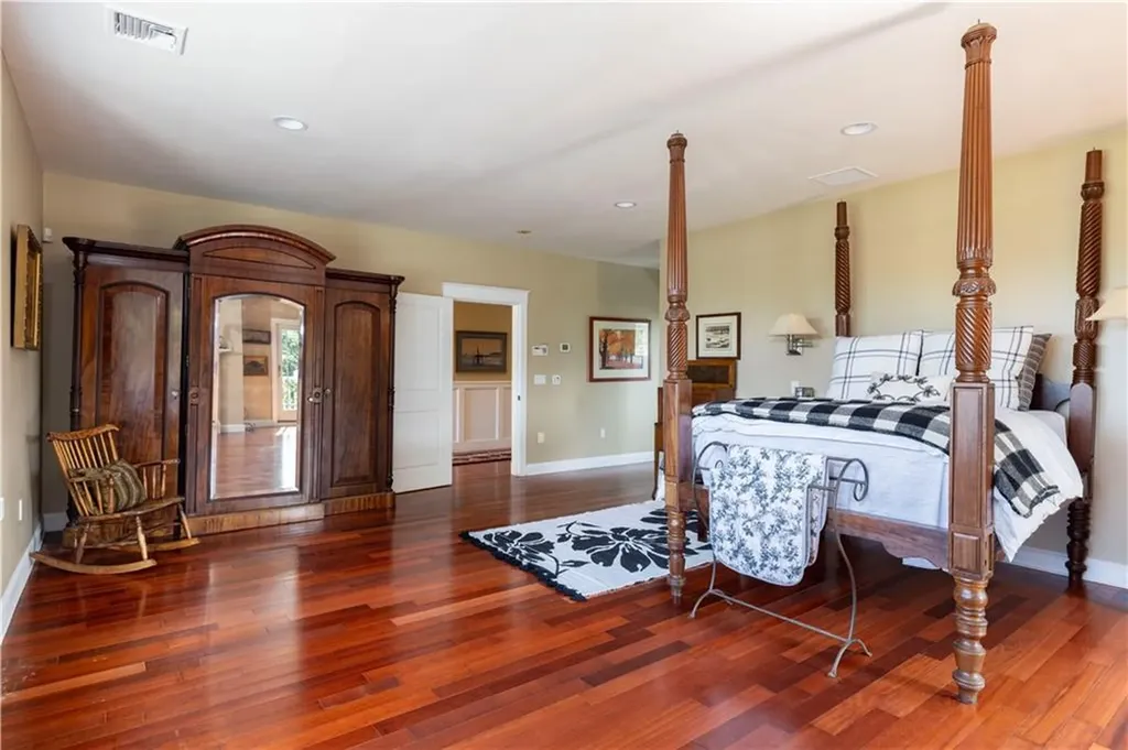 365 Boston Neck Road Narragansett RI 02882