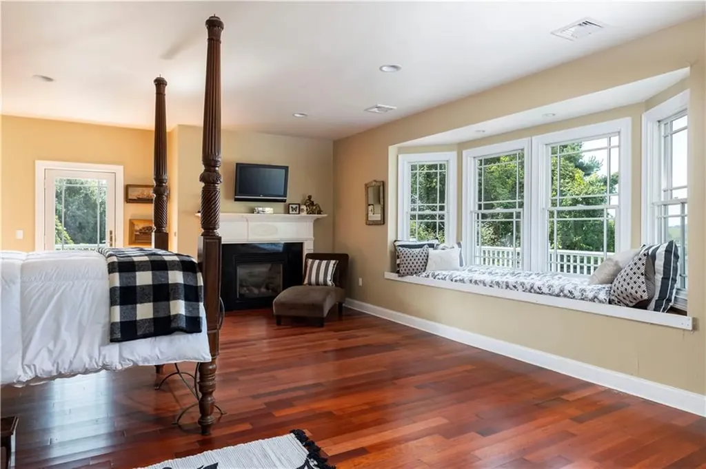 365 Boston Neck Road Narragansett RI 02882