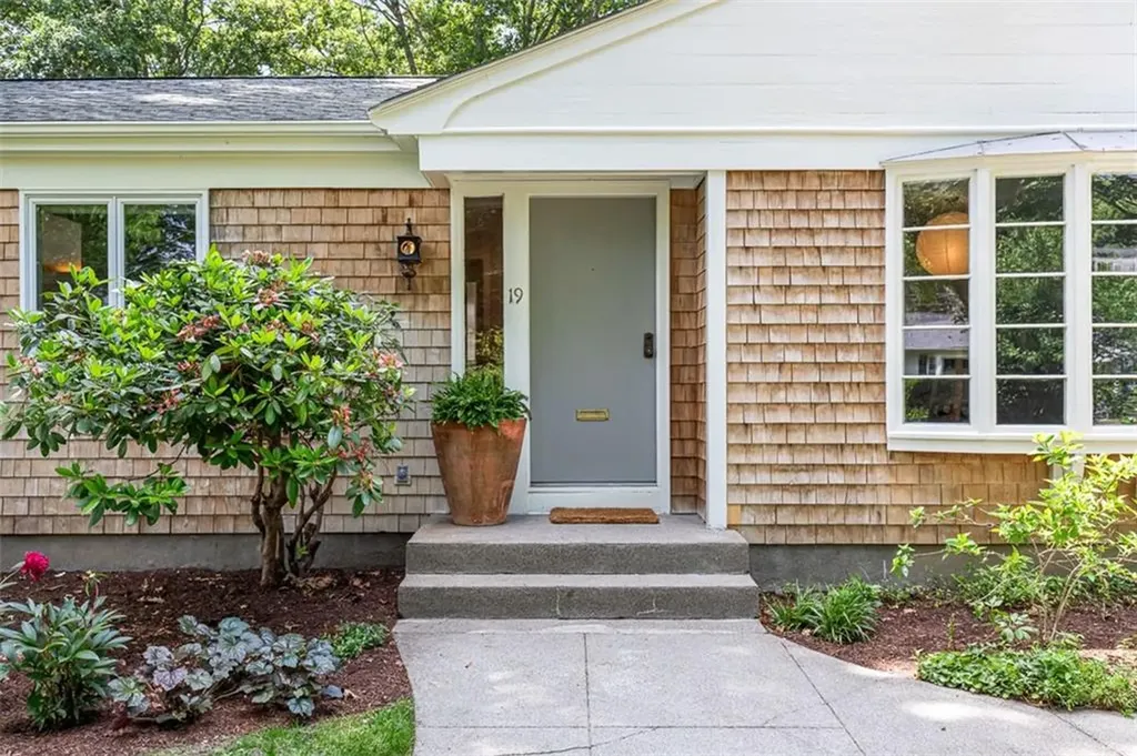 19 Preston Drive Barrington RI 02806