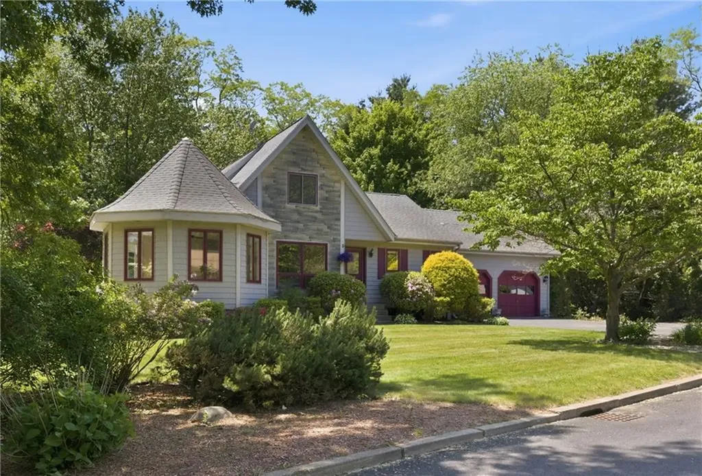 32 Briarwood Road Lincoln RI 02865