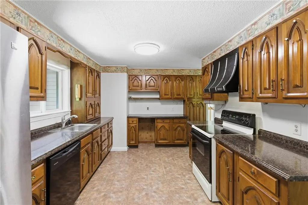 32 Briarwood Road Lincoln RI 02865