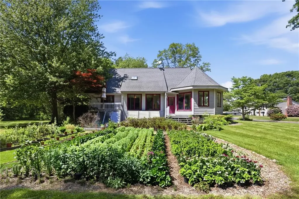 32 Briarwood Road Lincoln RI 02865