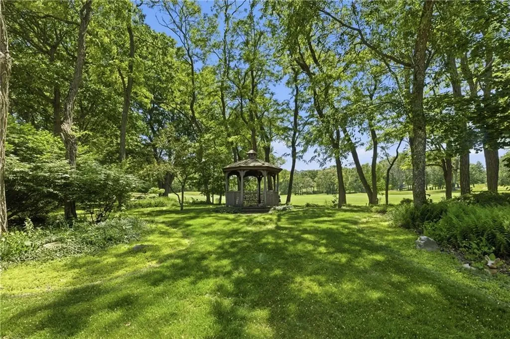 32 Briarwood Road Lincoln RI 02865