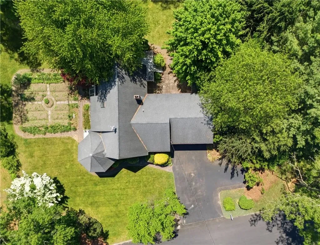 32 Briarwood Road Lincoln RI 02865