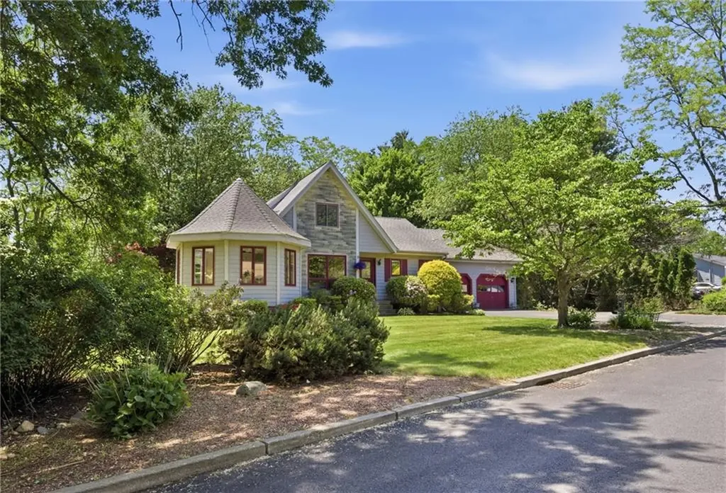 32 Briarwood Road Lincoln RI 02865