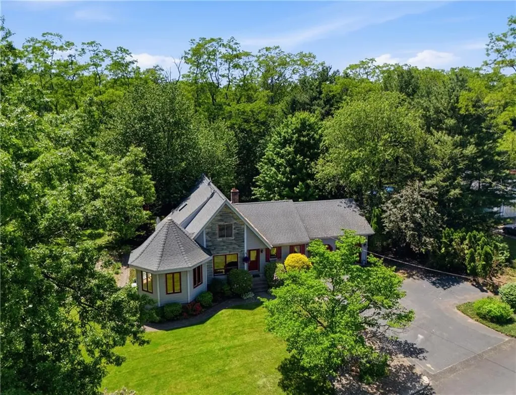 32 Briarwood Road Lincoln RI 02865