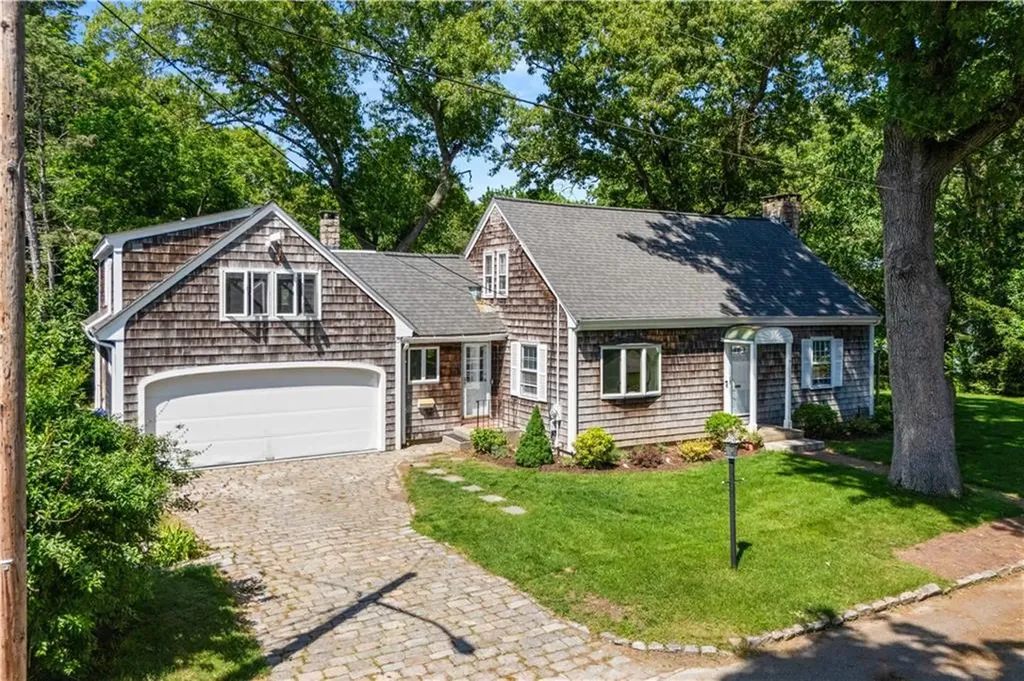 52 Wildwood Avenue East Providence RI 02916