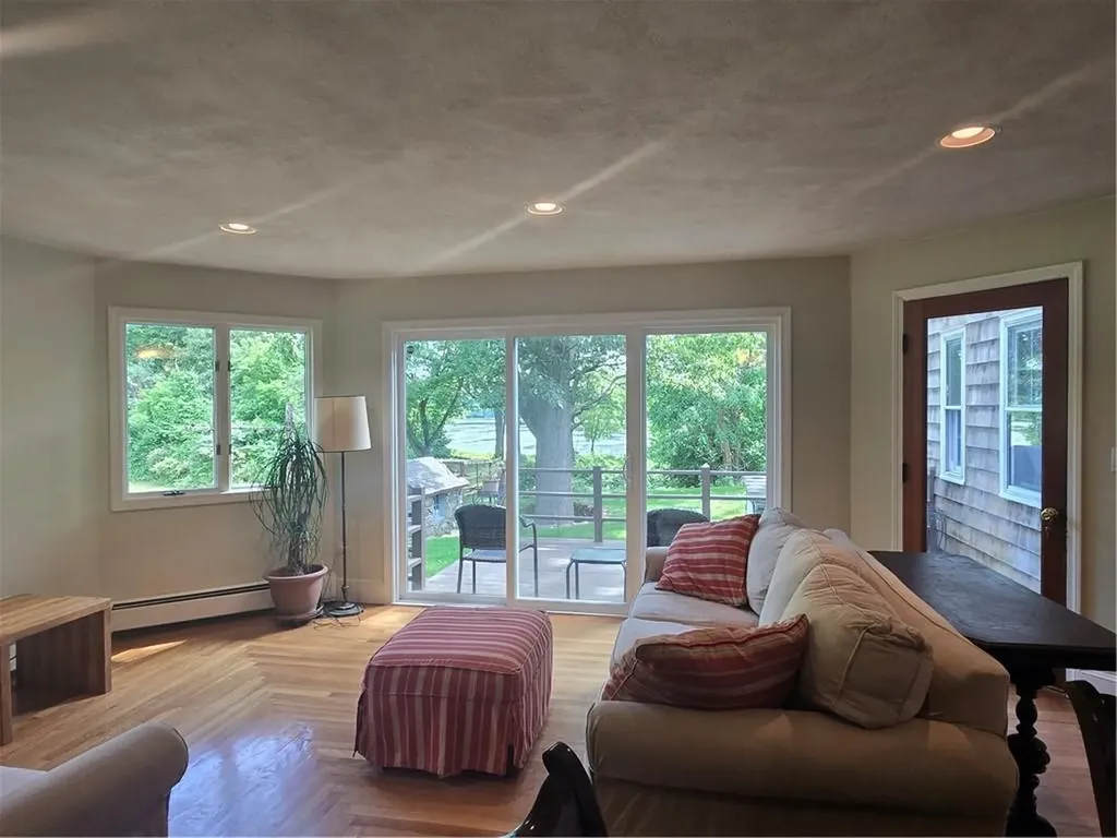 52 Wildwood Avenue East Providence RI 02916