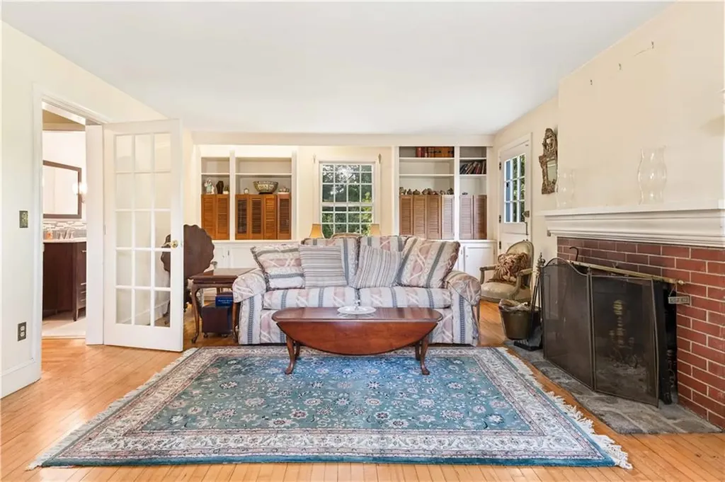 52 Wildwood Avenue East Providence RI 02916