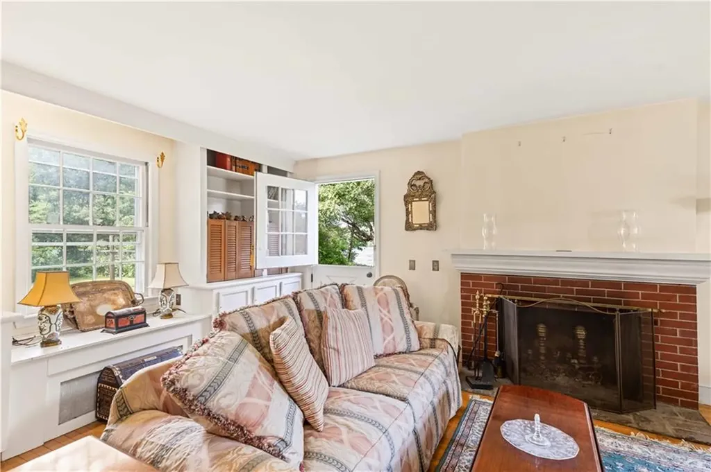 52 Wildwood Avenue East Providence RI 02916