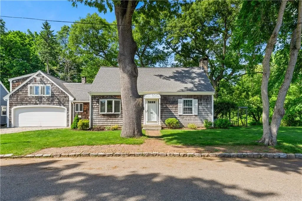52 Wildwood Avenue East Providence RI 02916